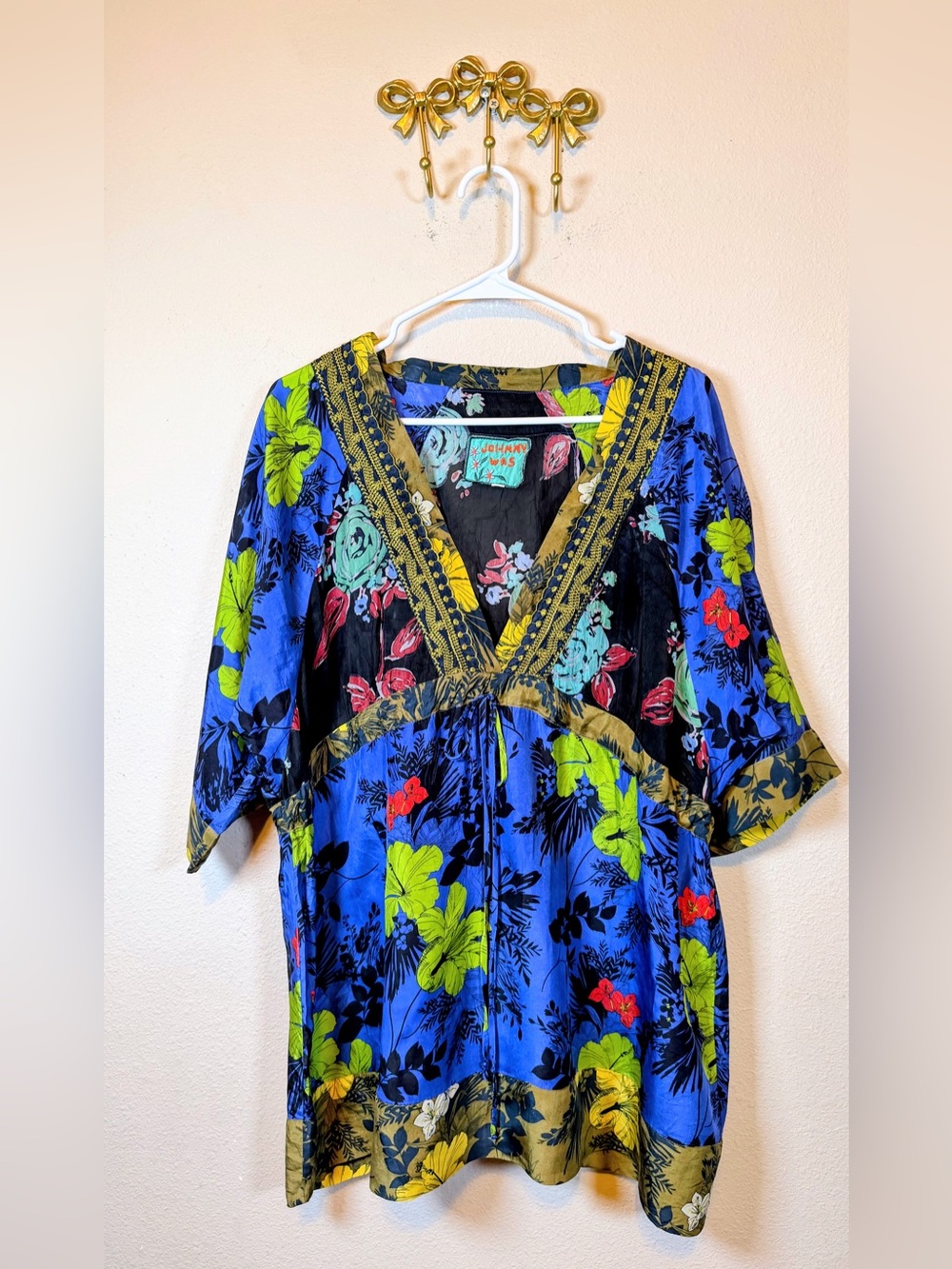Johnny Was Vibrant Floral V-Neck Blue Boho Tunic Top 100% Silk. Size L (BOM)
